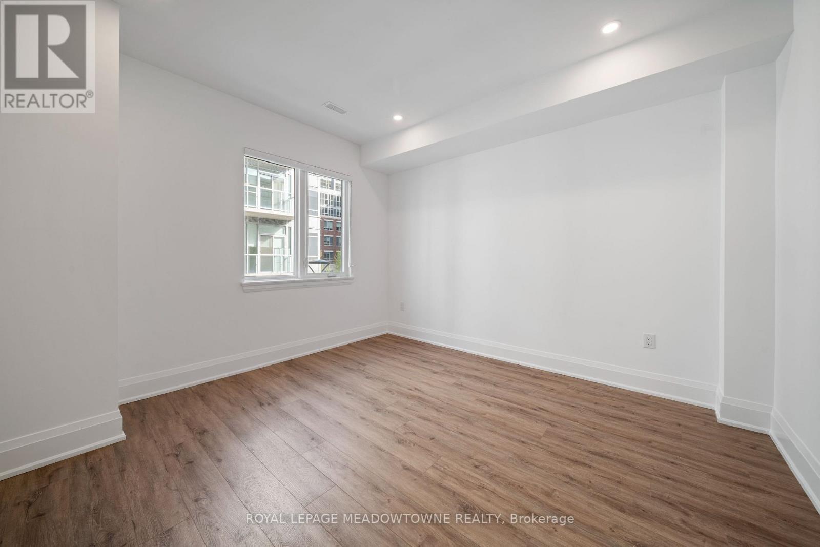 












121 HIGH STREET W

,
Mississauga,




Ontario
L5H1K4


