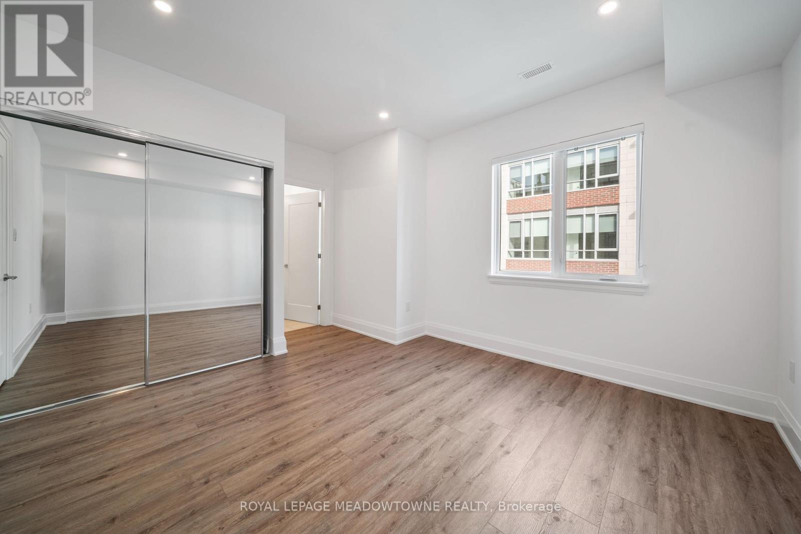 












121 HIGH STREET W

,
Mississauga,




Ontario
L5H1K4

