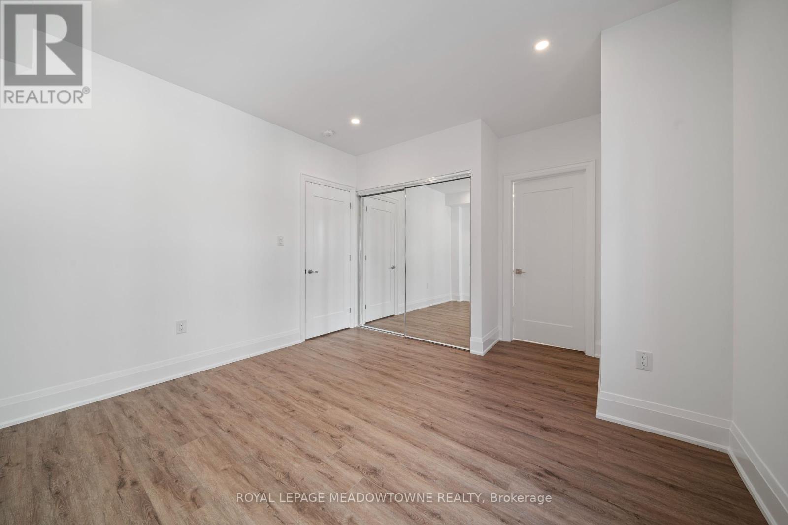 












121 HIGH STREET W

,
Mississauga,




Ontario
L5H1K4


