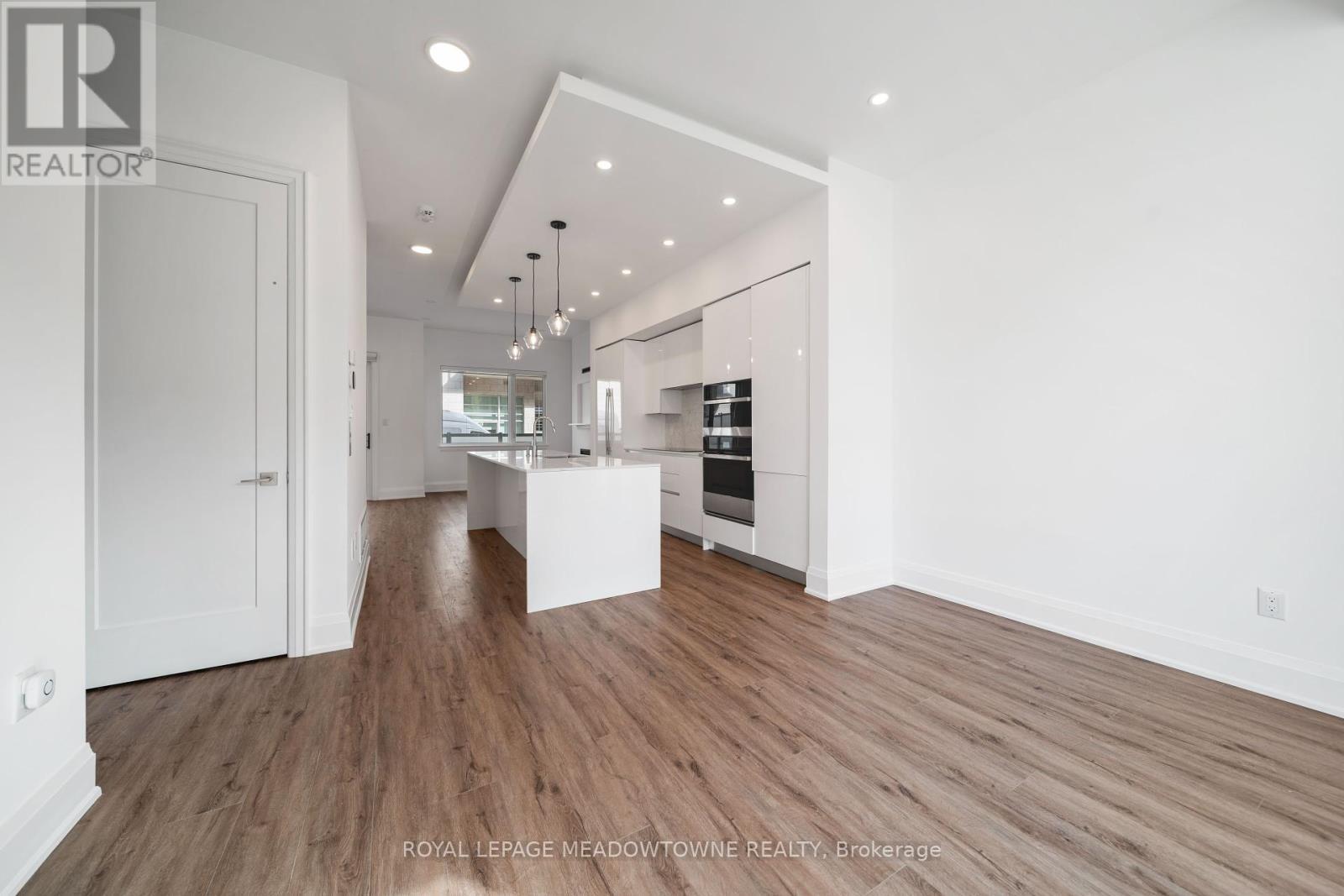 












121 HIGH STREET W

,
Mississauga,




Ontario
L5H1K4

