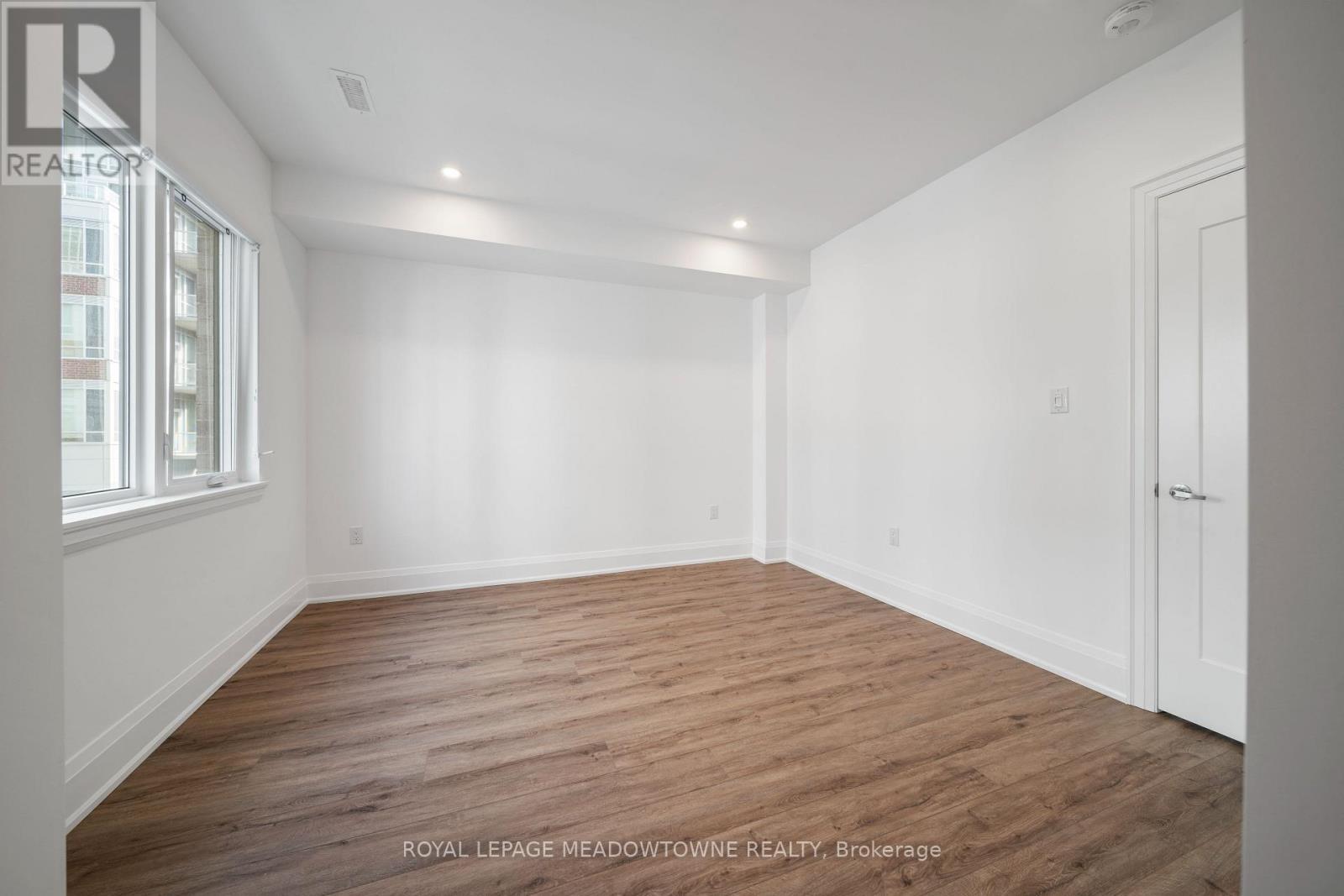 












121 HIGH STREET W

,
Mississauga,




Ontario
L5H1K4

