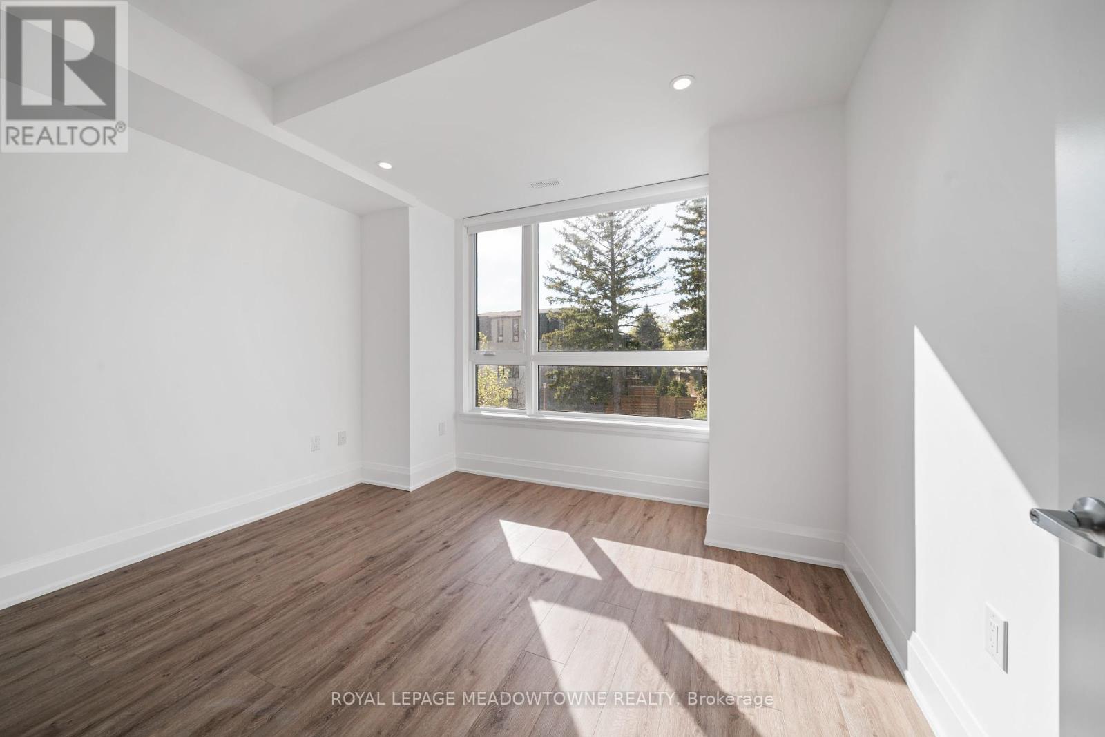 












121 HIGH STREET W

,
Mississauga,




Ontario
L5H1K4

