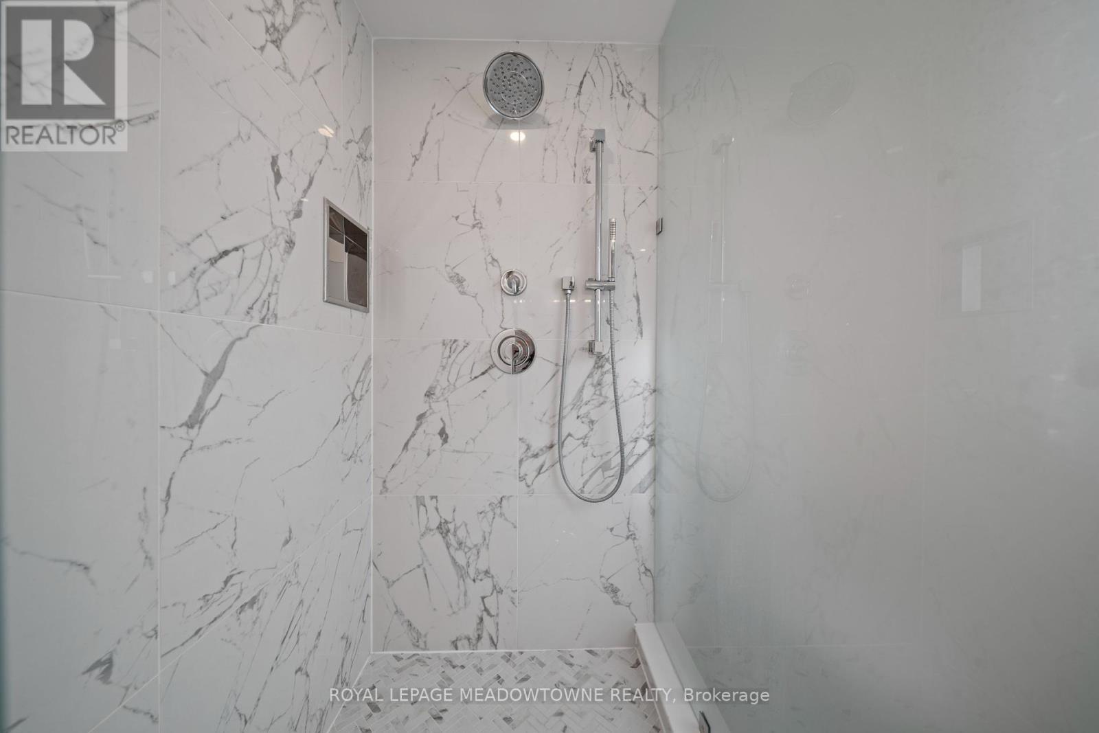 












121 HIGH STREET W

,
Mississauga,




Ontario
L5H1K4

