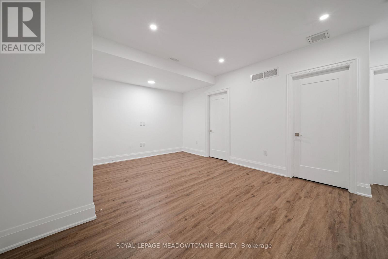 












121 HIGH STREET W

,
Mississauga,




Ontario
L5H1K4

