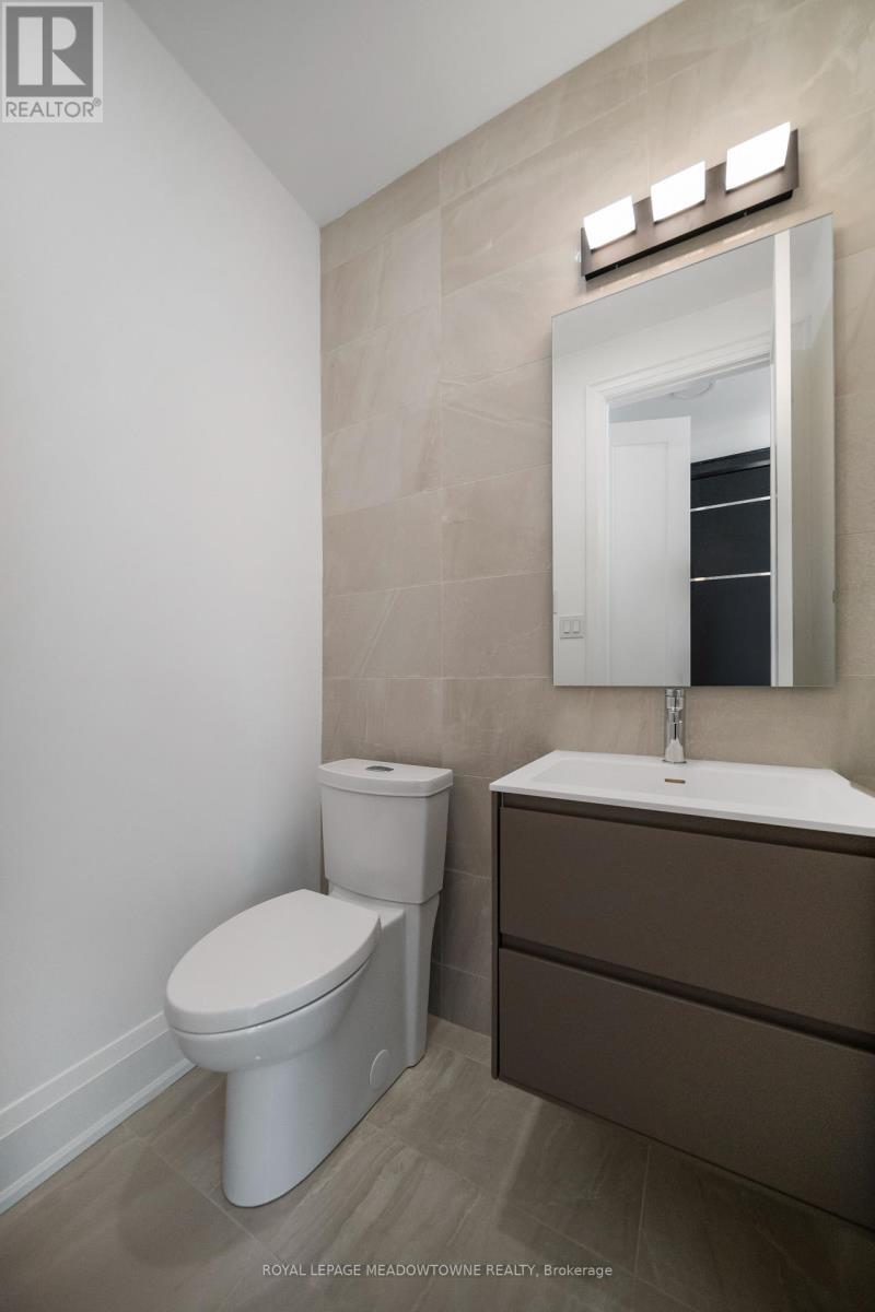 












121 HIGH STREET W

,
Mississauga,




Ontario
L5H1K4

