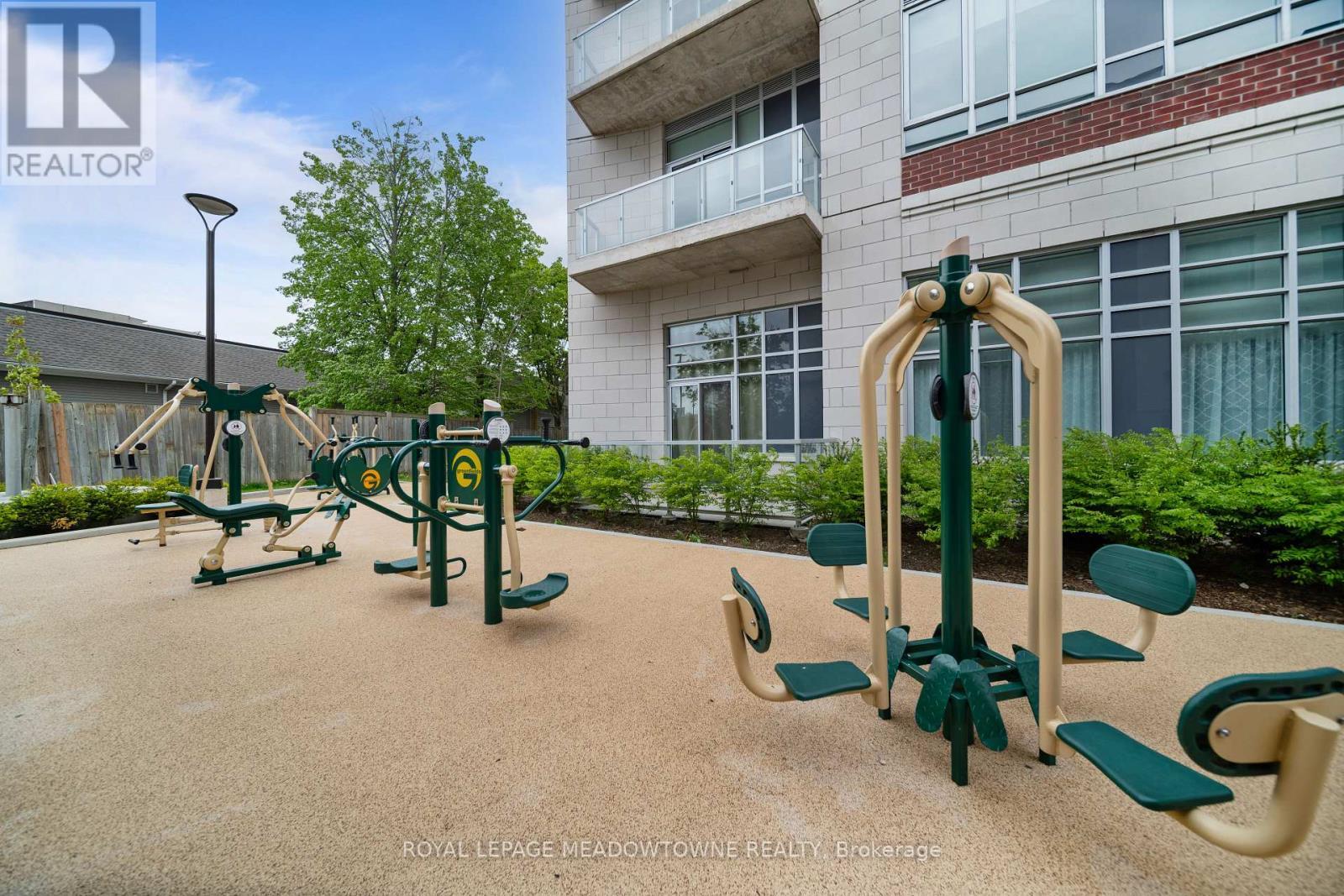 












121 HIGH STREET W

,
Mississauga,




Ontario
L5H1K4


