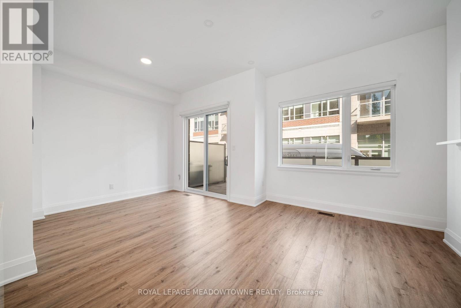 












121 HIGH STREET W

,
Mississauga,




Ontario
L5H1K4

