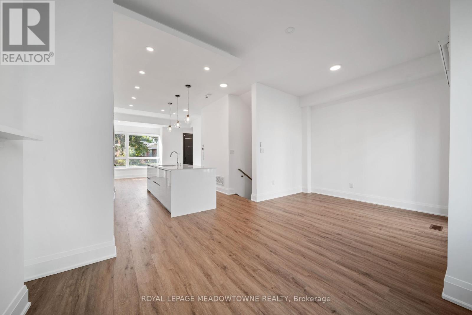 












121 HIGH STREET W

,
Mississauga,




Ontario
L5H1K4

