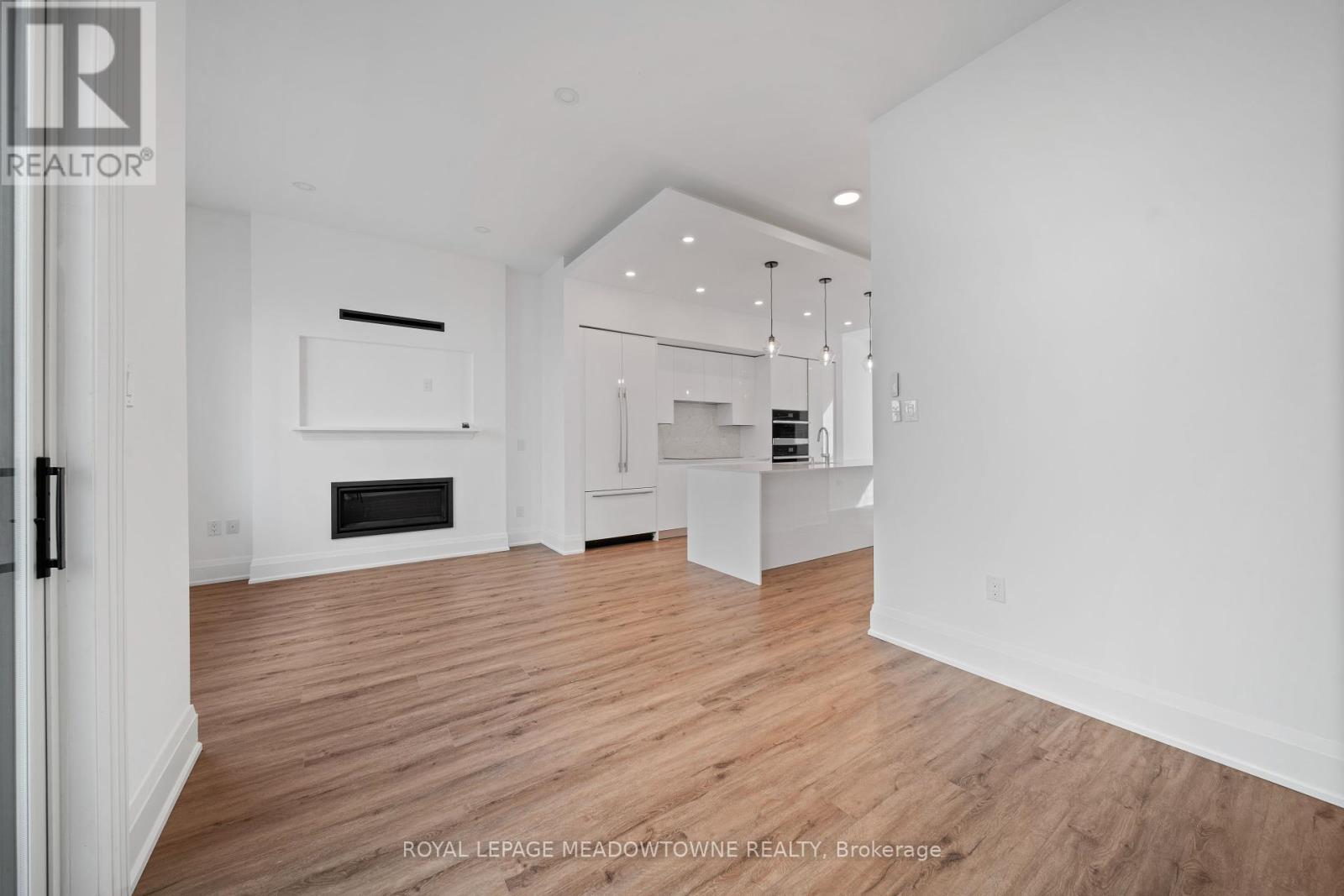 












121 HIGH STREET W

,
Mississauga,




Ontario
L5H1K4

