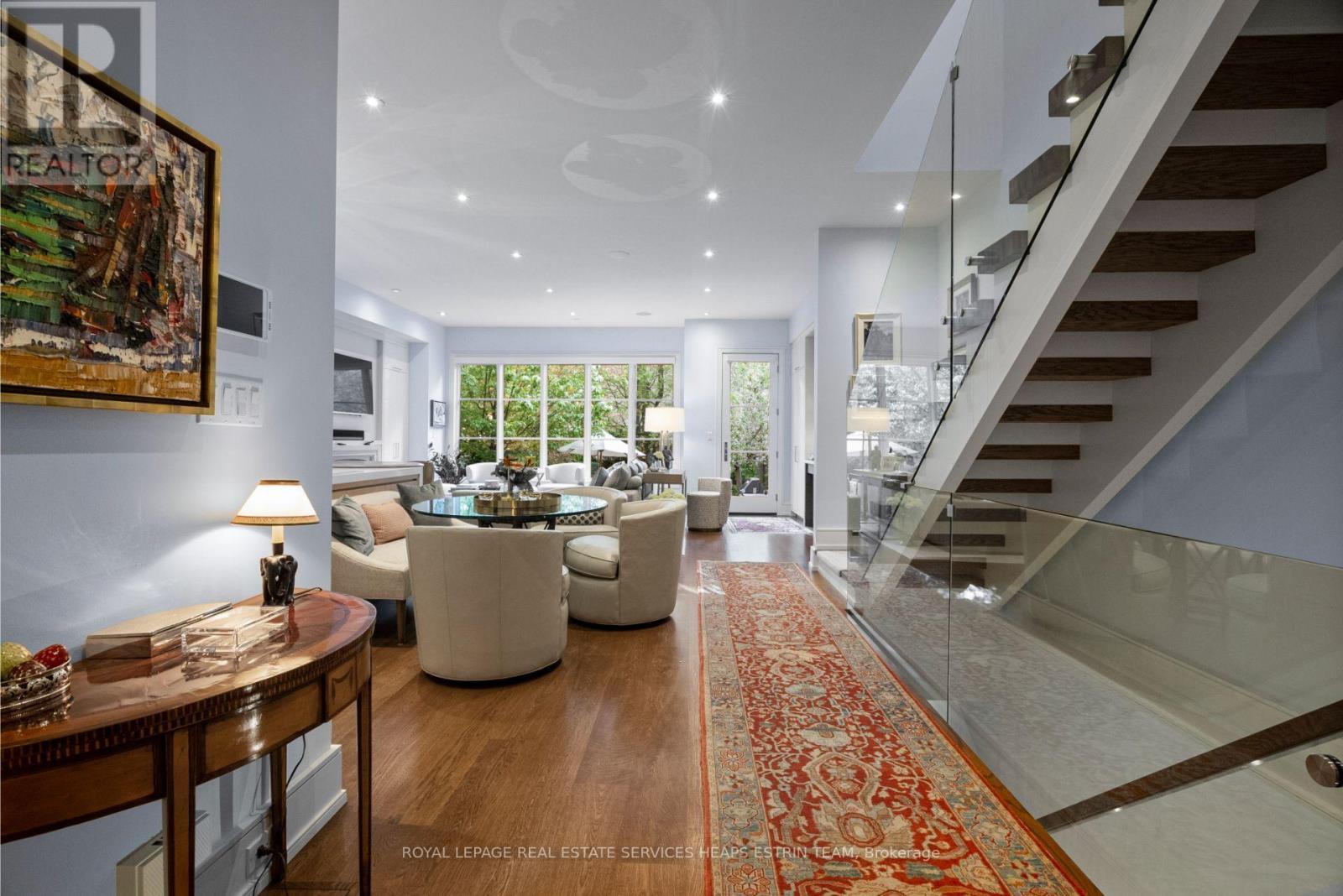 












40 ORIOLE ROAD

,
Toronto,




Ontario
M4V2E8

