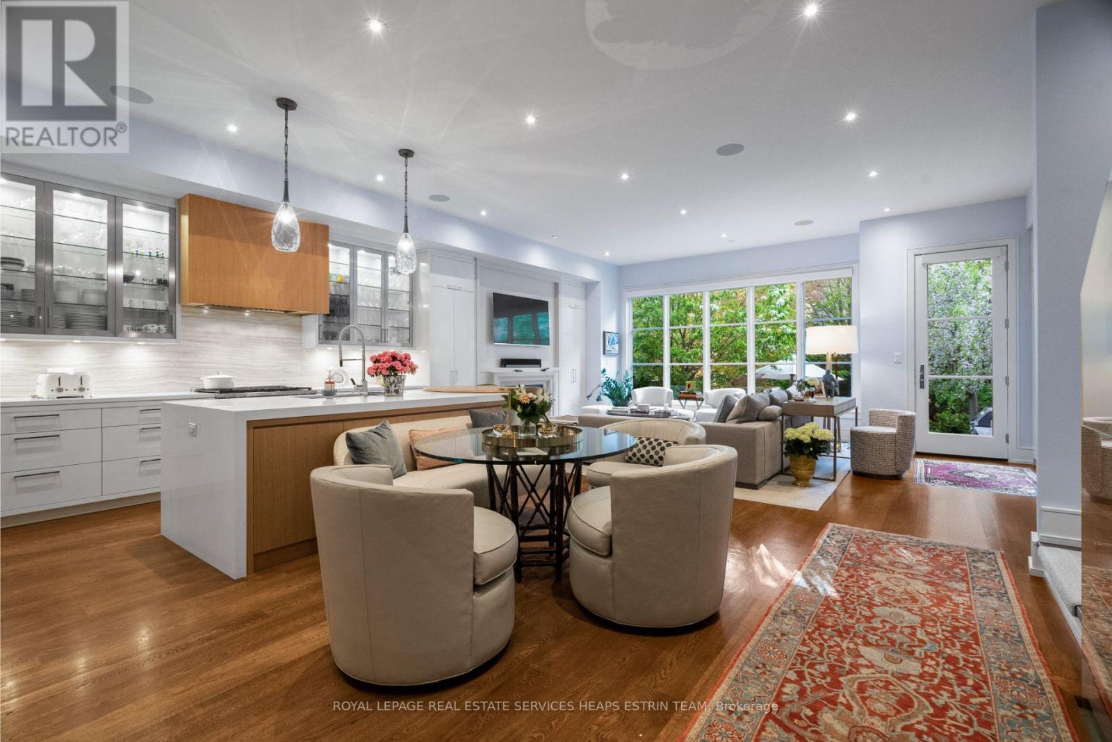 












40 ORIOLE ROAD

,
Toronto,




Ontario
M4V2E8

