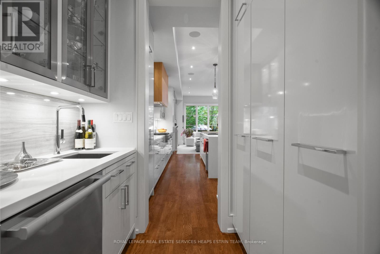 












40 ORIOLE ROAD

,
Toronto,




Ontario
M4V2E8

