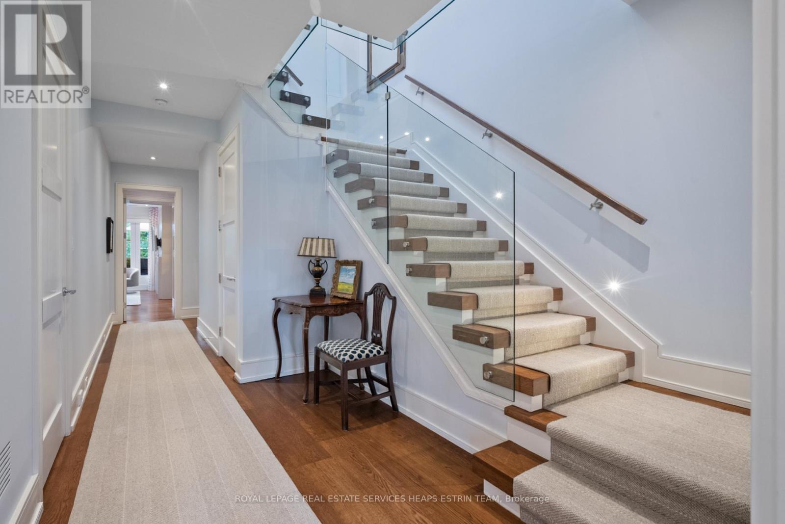 












40 ORIOLE ROAD

,
Toronto,




Ontario
M4V2E8

