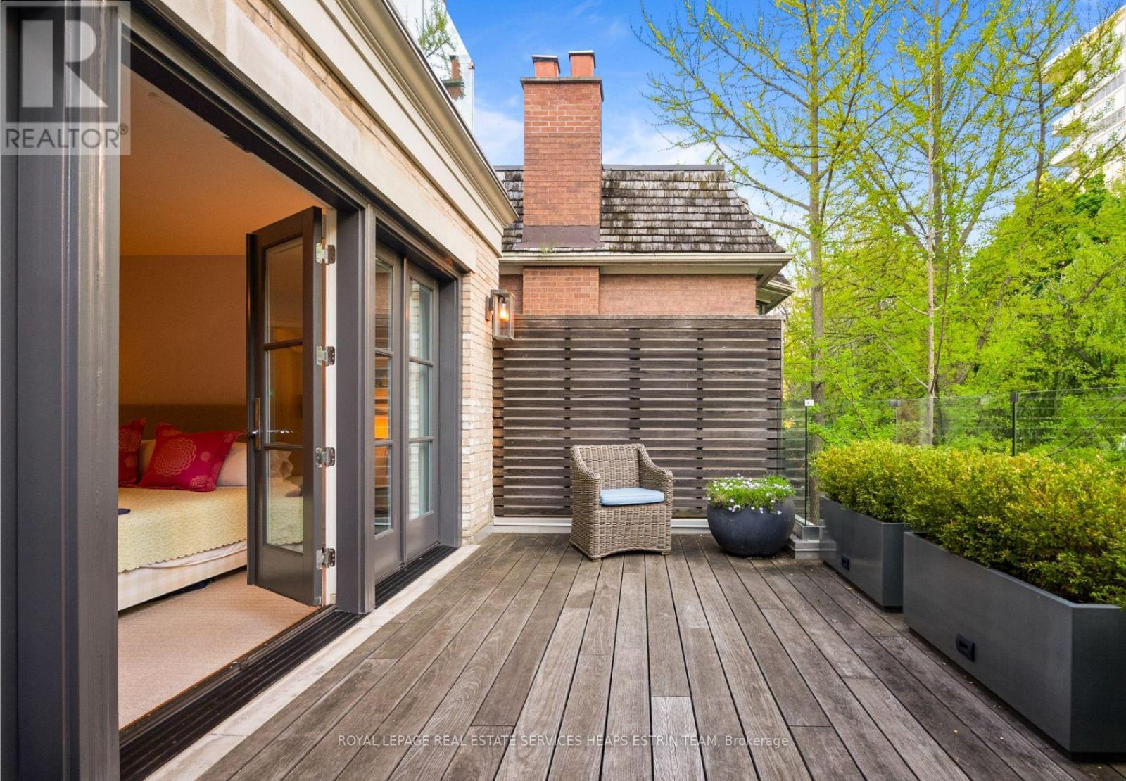 












40 ORIOLE ROAD

,
Toronto,




Ontario
M4V2E8

