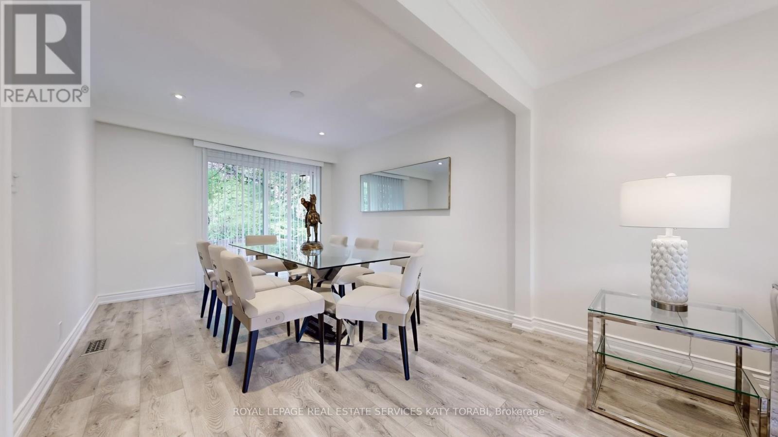 












15 FARRINGTON DRIVE

,
Toronto,




Ontario
M2L2B4

