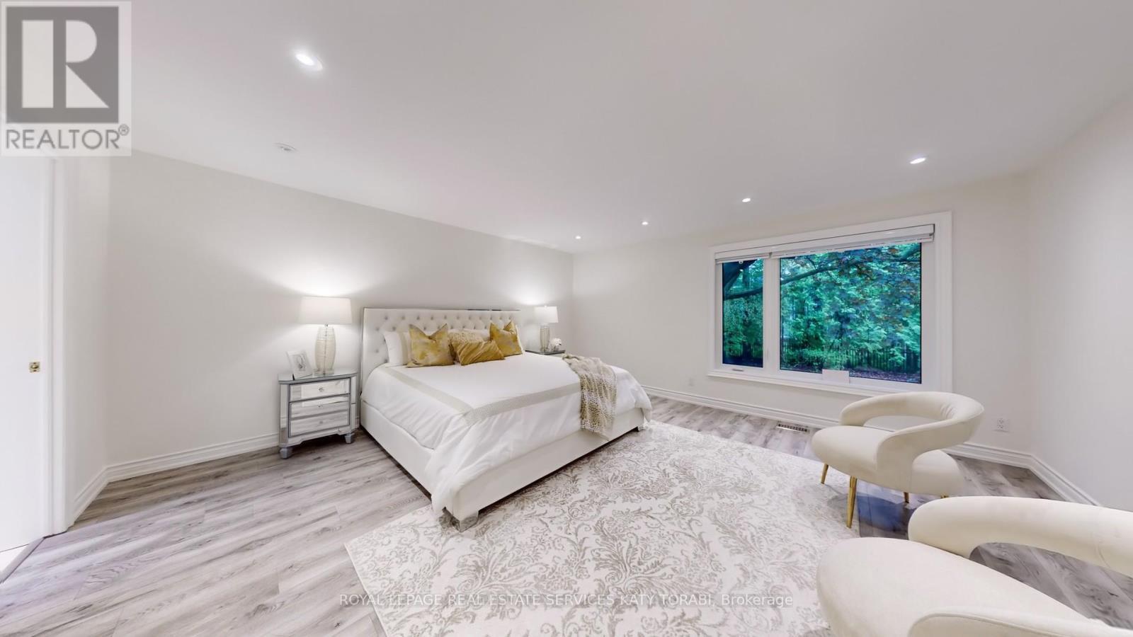 












15 FARRINGTON DRIVE

,
Toronto,




Ontario
M2L2B4

