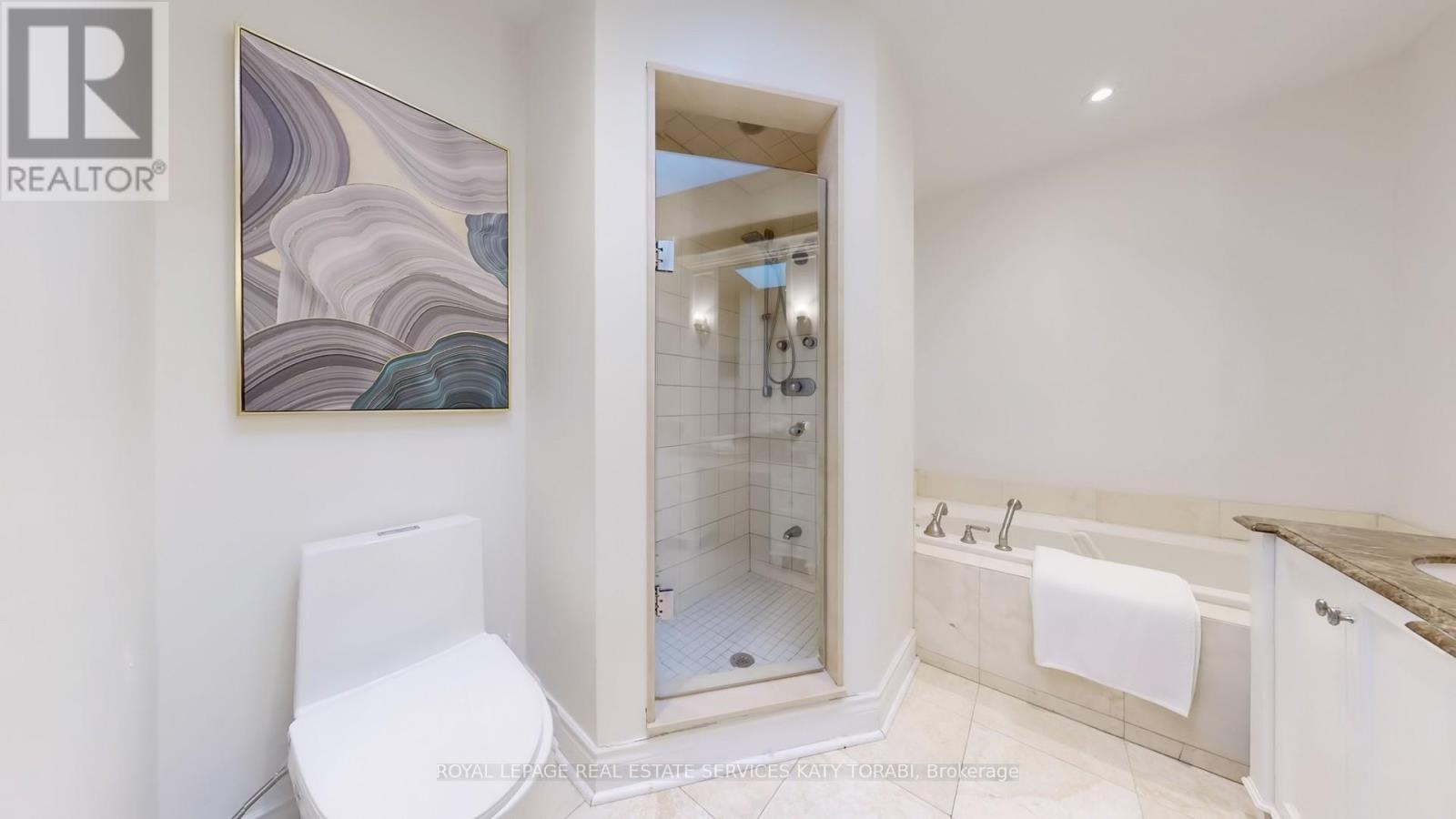 












15 FARRINGTON DRIVE

,
Toronto,




Ontario
M2L2B4

