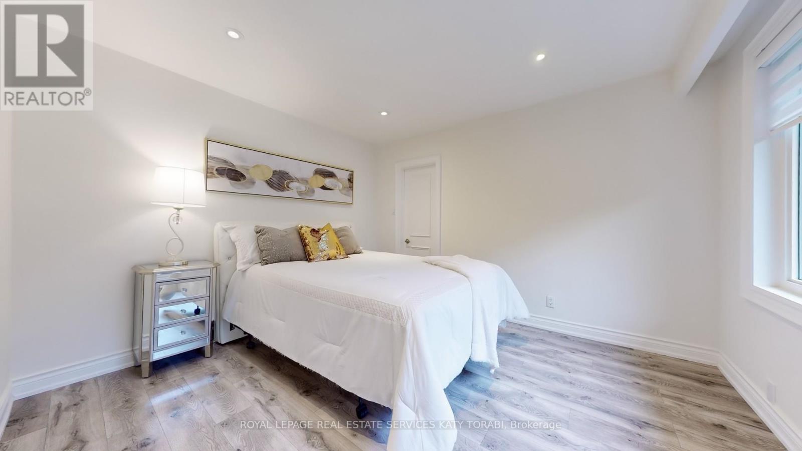 












15 FARRINGTON DRIVE

,
Toronto,




Ontario
M2L2B4

