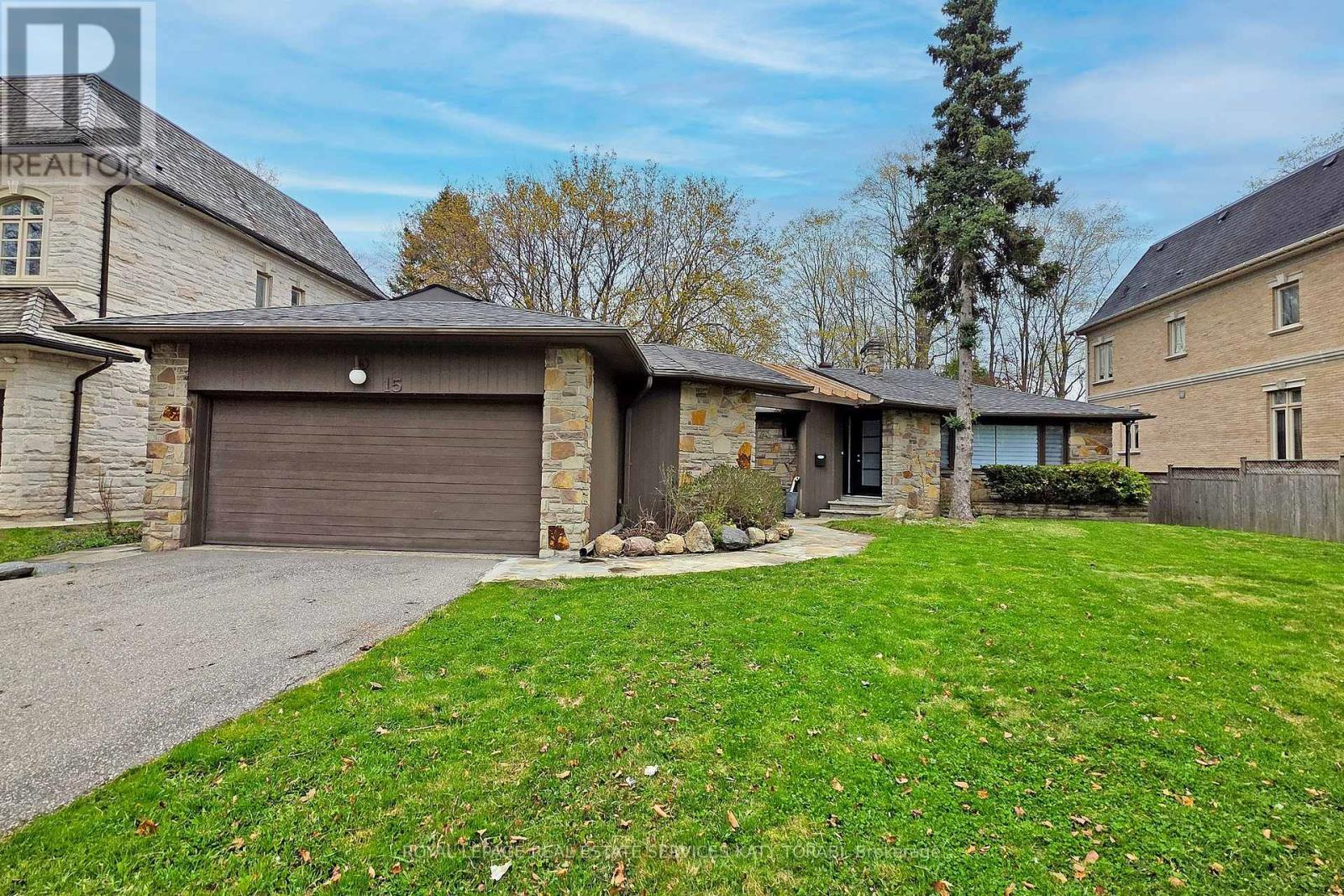 












15 FARRINGTON DRIVE

,
Toronto,




Ontario
M2L2B4

