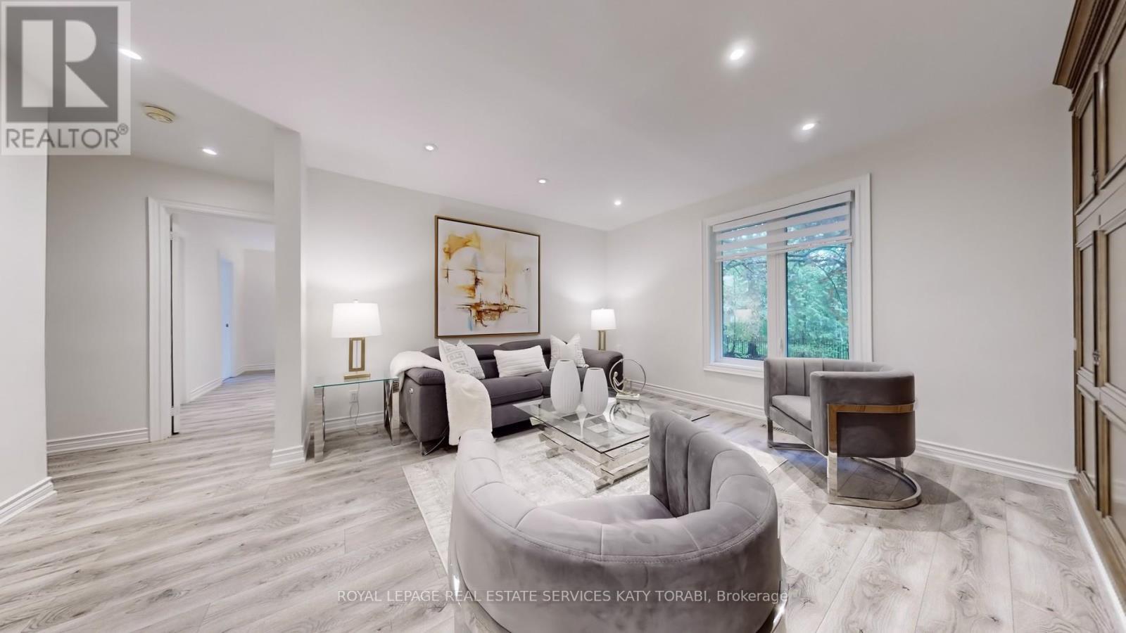 












15 FARRINGTON DRIVE

,
Toronto,




Ontario
M2L2B4

