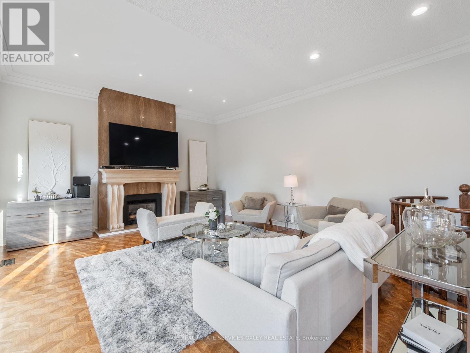 












12 WESTMOUNT PARK ROAD

,
Toronto,




Ontario
M9P1R5

