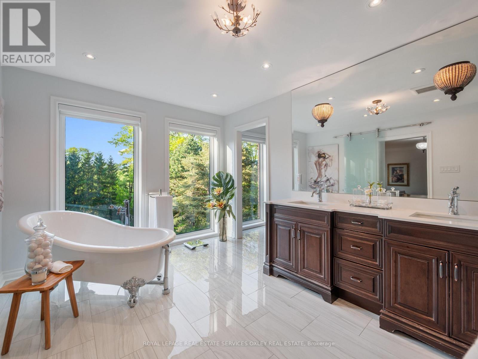 












12 WESTMOUNT PARK ROAD

,
Toronto,




Ontario
M9P1R5

