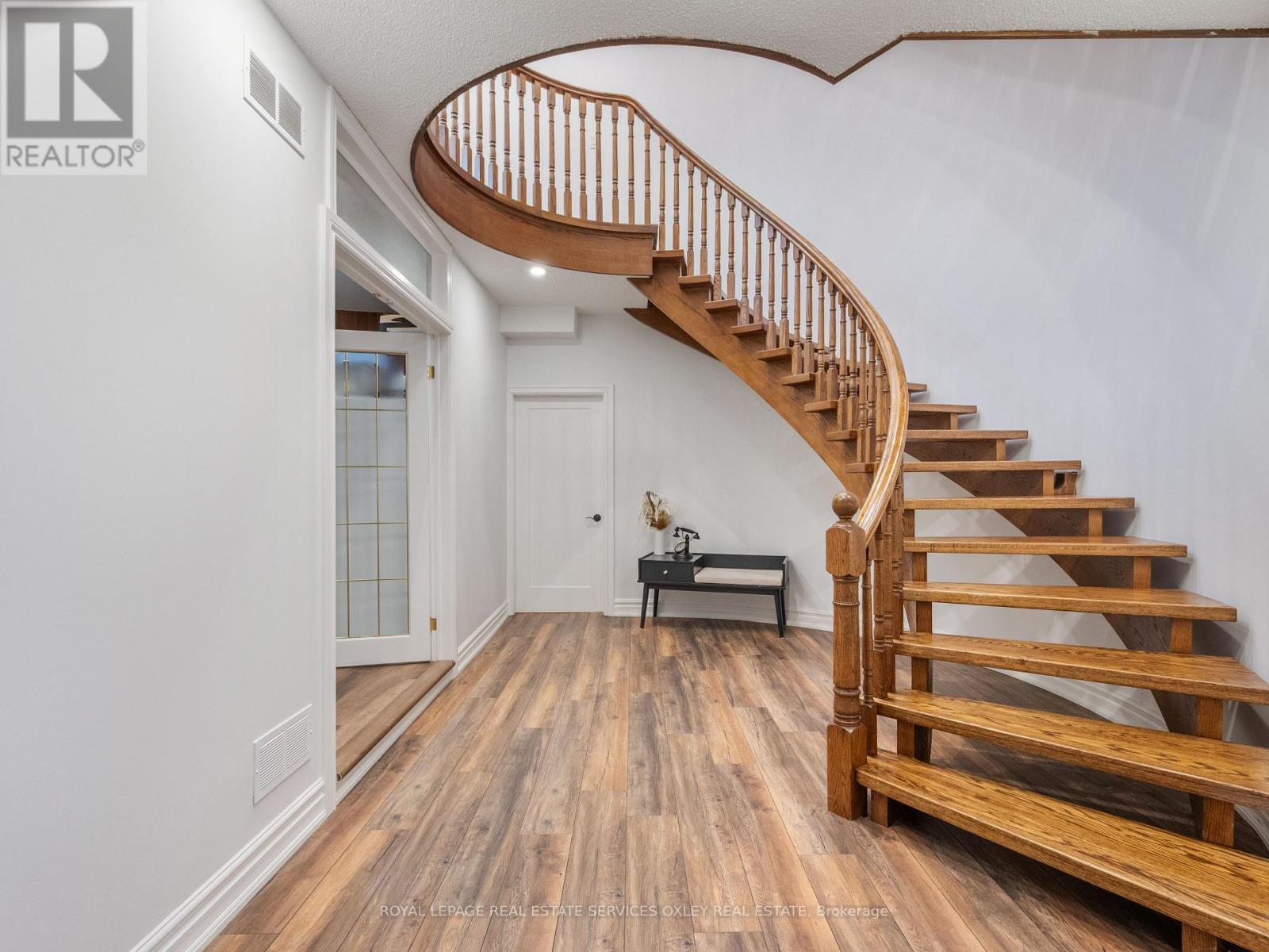 












12 WESTMOUNT PARK ROAD

,
Toronto,




Ontario
M9P1R5

