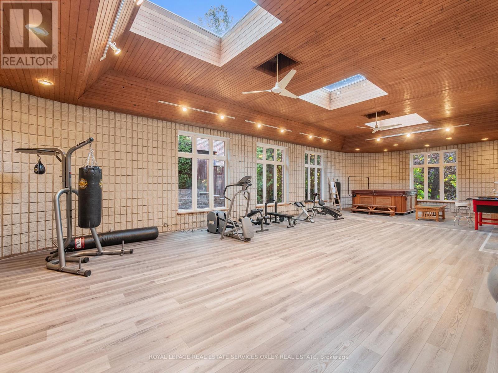 












12 WESTMOUNT PARK ROAD

,
Toronto,




Ontario
M9P1R5

