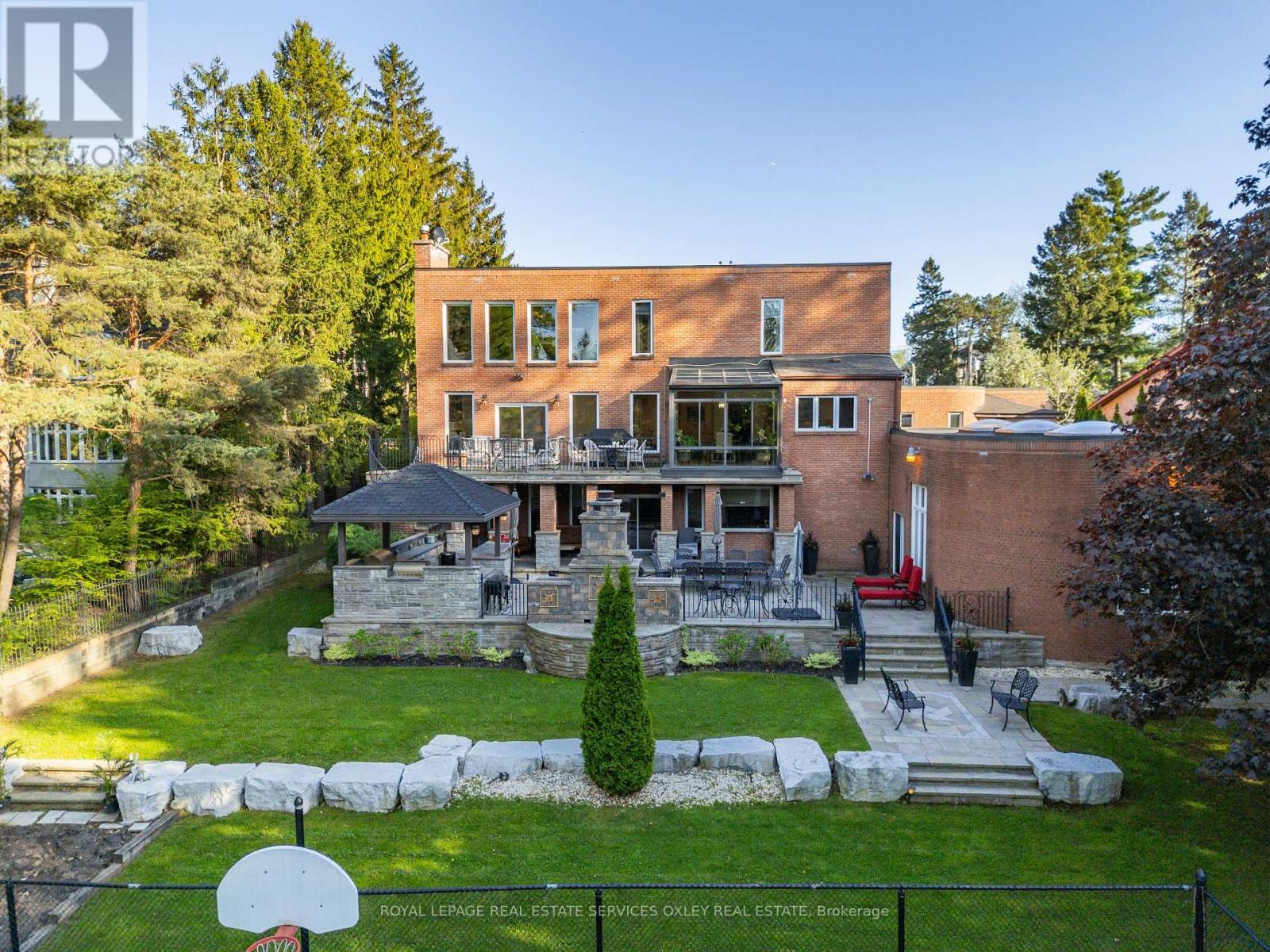 












12 WESTMOUNT PARK ROAD

,
Toronto,




Ontario
M9P1R5

