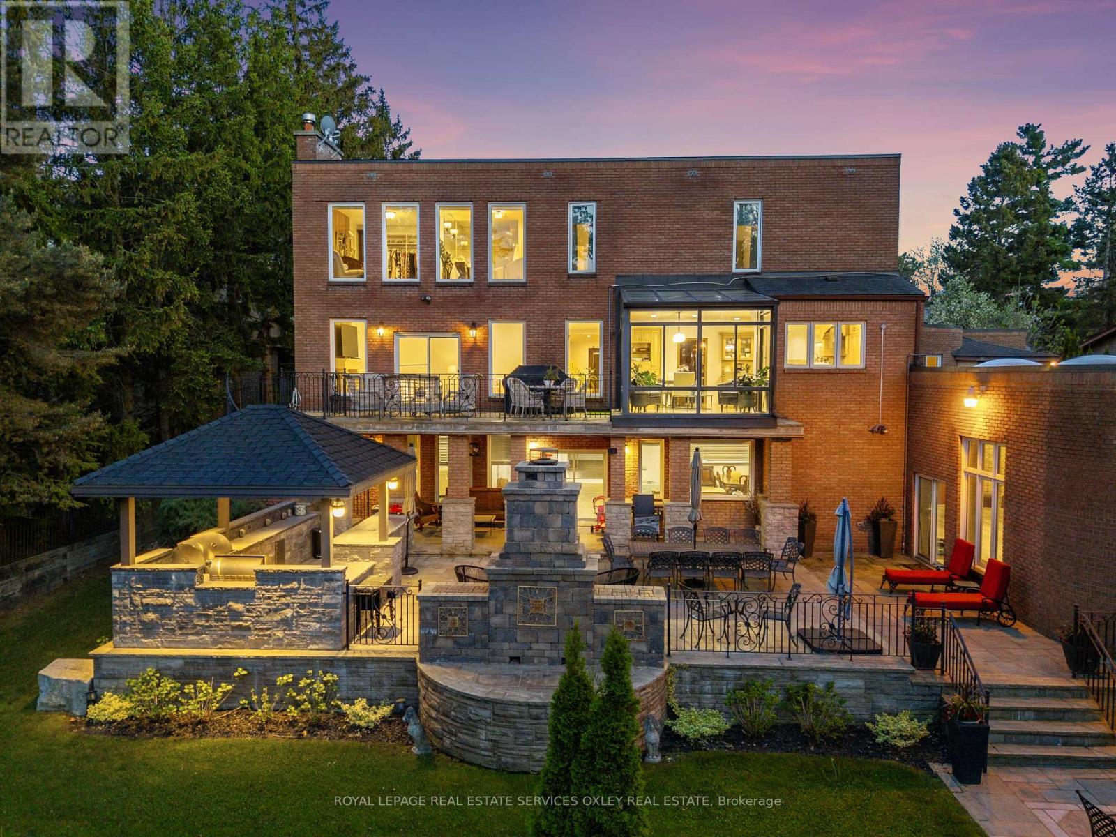 












12 WESTMOUNT PARK ROAD

,
Toronto,




Ontario
M9P1R5

