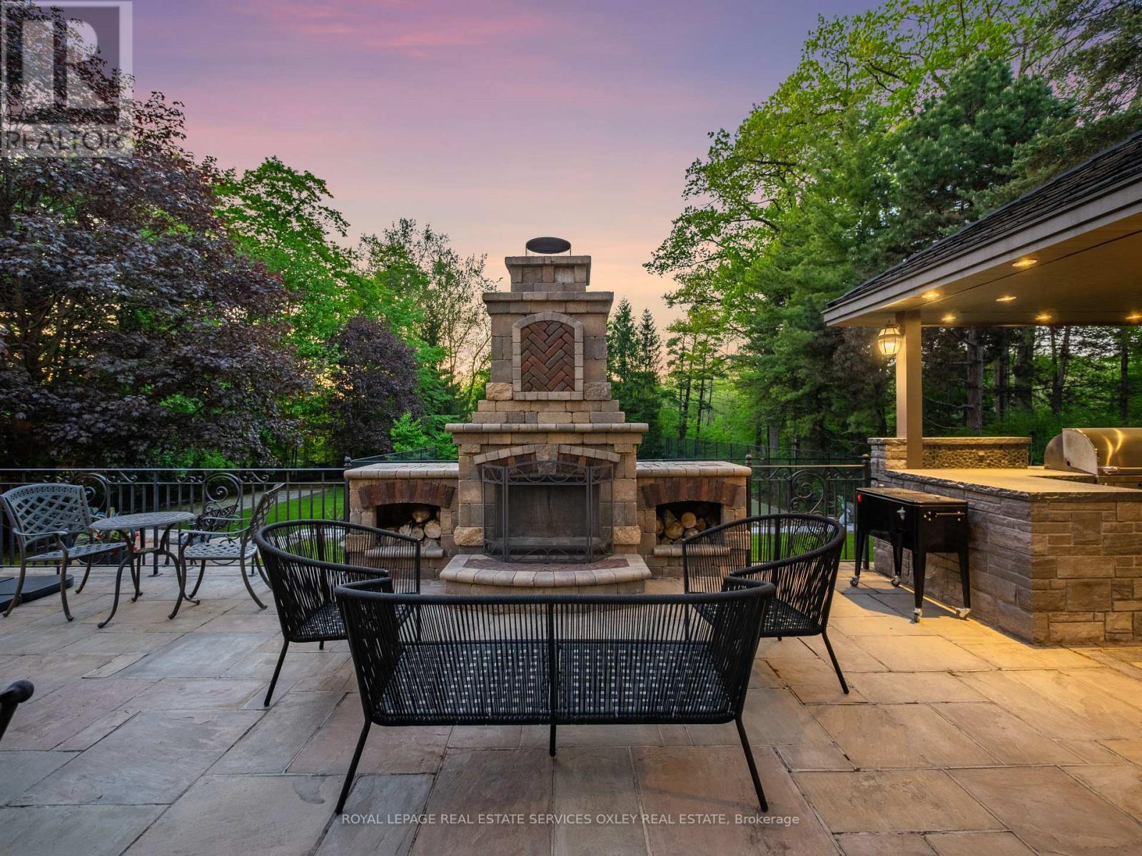 












12 WESTMOUNT PARK ROAD

,
Toronto,




Ontario
M9P1R5

