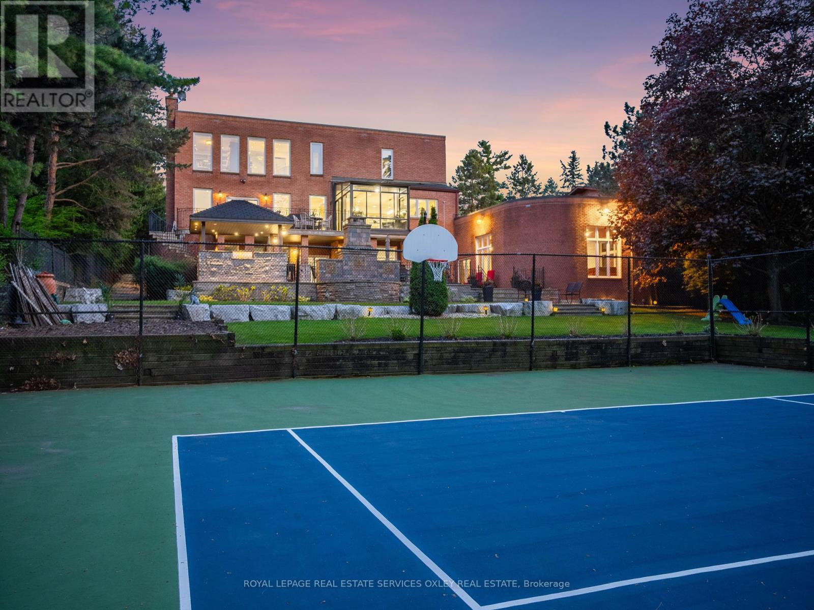 












12 WESTMOUNT PARK ROAD

,
Toronto,




Ontario
M9P1R5

