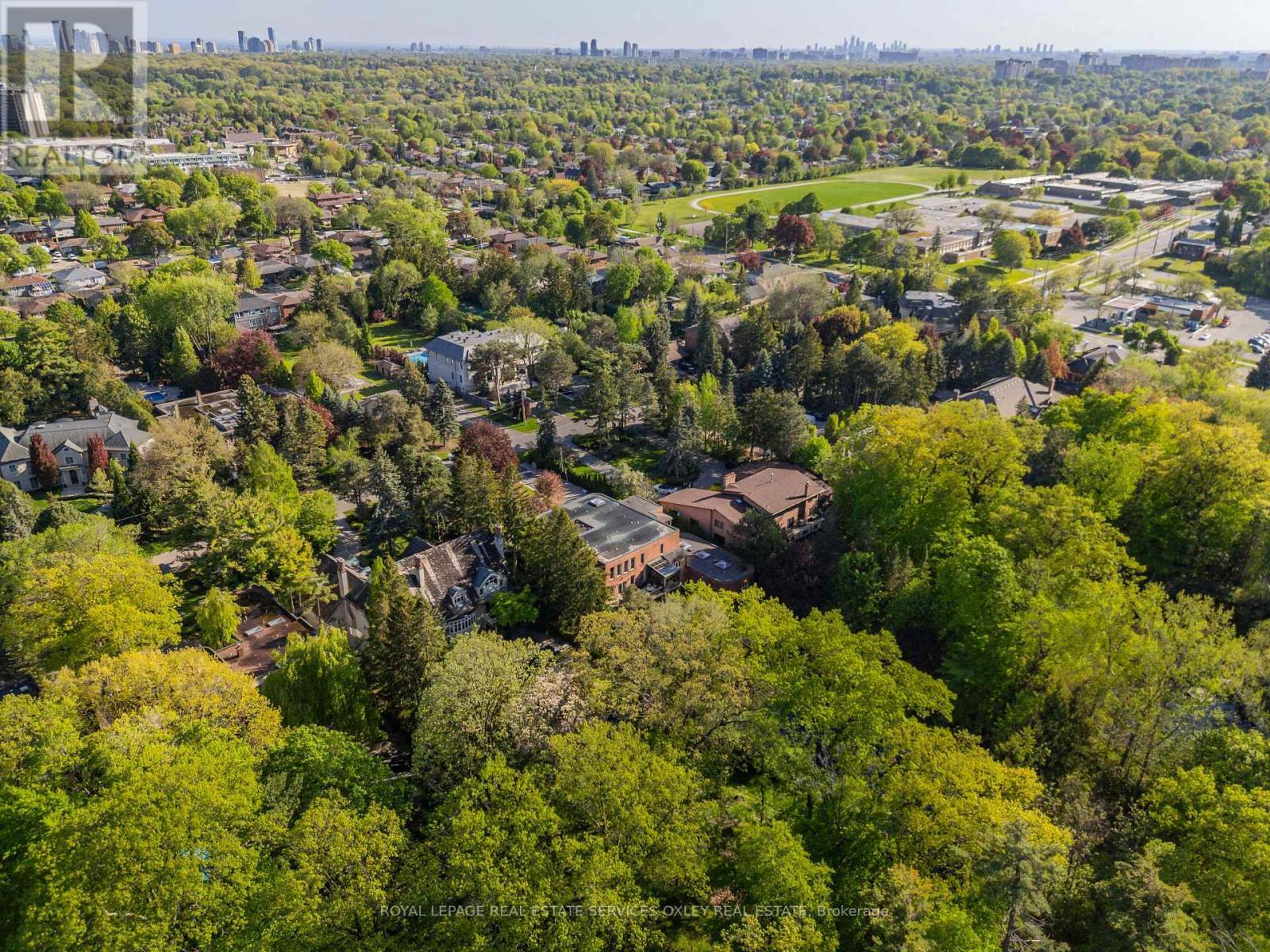












12 WESTMOUNT PARK ROAD

,
Toronto,




Ontario
M9P1R5

