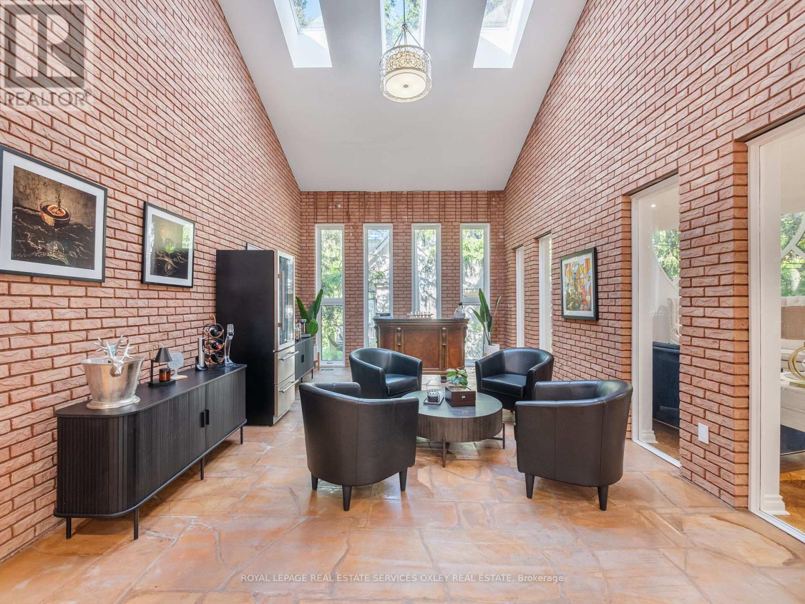 












12 WESTMOUNT PARK ROAD

,
Toronto,




Ontario
M9P1R5

