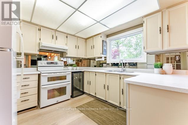 












690 ROBERTSON CRESCENT

,
Milton (TM Timberlea),




Ontario
L9T4V5

