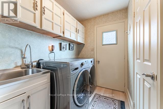












690 ROBERTSON CRESCENT

,
Milton (TM Timberlea),




Ontario
L9T4V5


