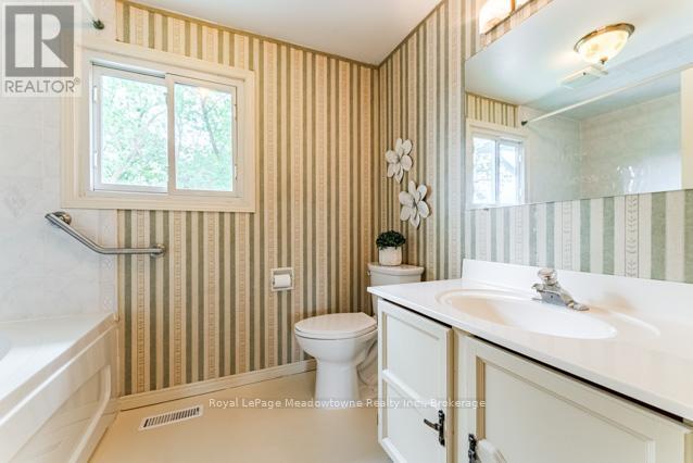 












690 ROBERTSON CRESCENT

,
Milton (TM Timberlea),




Ontario
L9T4V5

