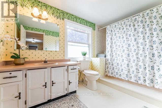 












690 ROBERTSON CRESCENT

,
Milton (TM Timberlea),




Ontario
L9T4V5

