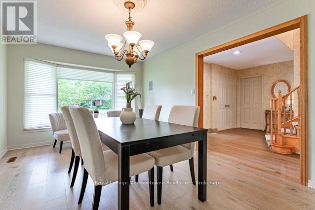 












690 ROBERTSON CRESCENT

,
Milton (TM Timberlea),




Ontario
L9T4V5

