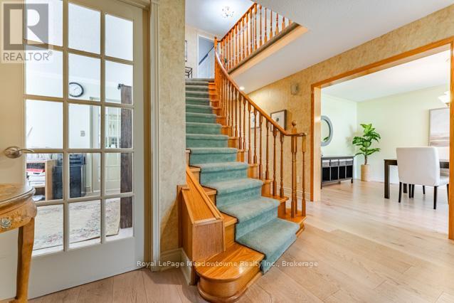 












690 ROBERTSON CRESCENT

,
Milton (TM Timberlea),




Ontario
L9T4V5

