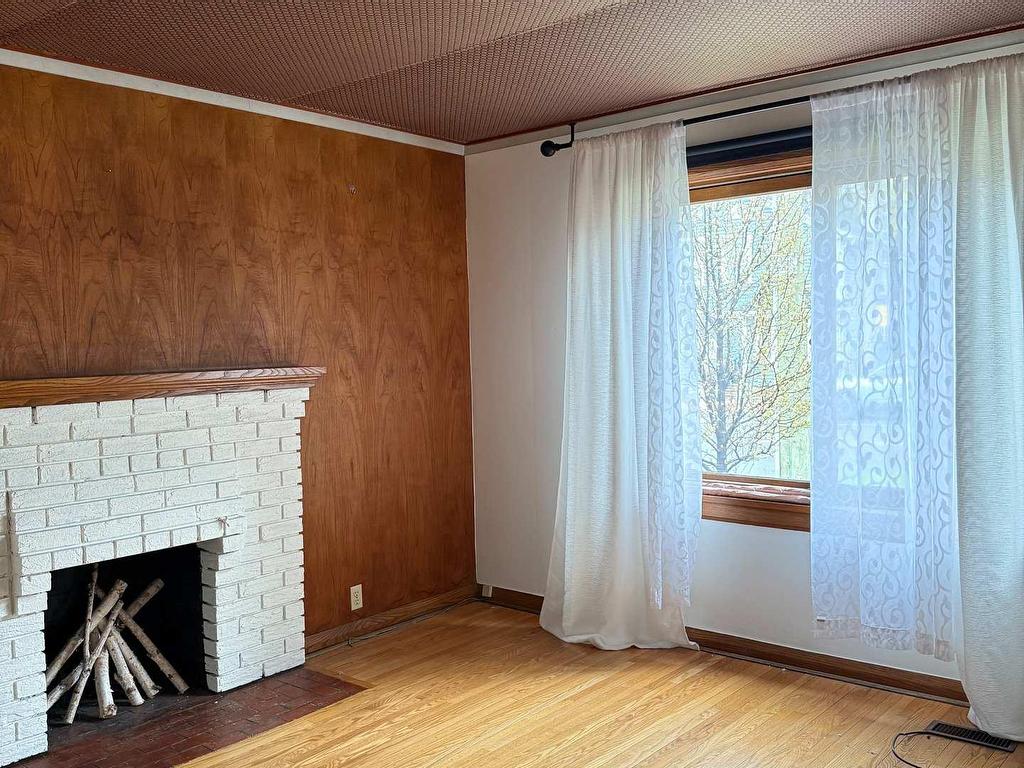 









33


King

Street West, EM1,
Caledon,




ON
L7E 1C7

