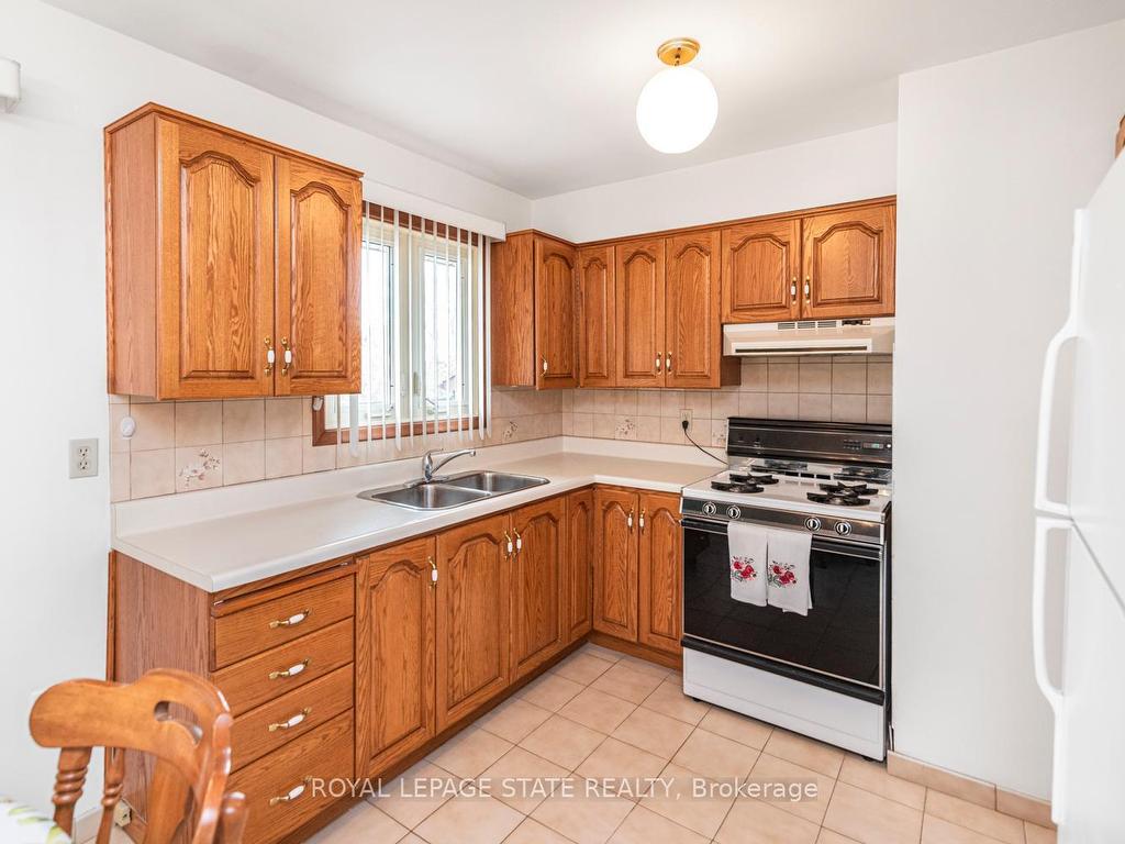 









30


Greeningdon

Drive,
Hamilton,




ON
L9A 3A7

