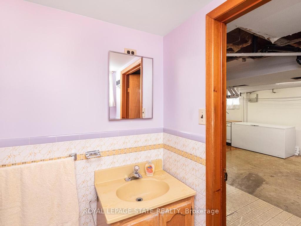 









30


Greeningdon

Drive,
Hamilton,




ON
L9A 3A7


