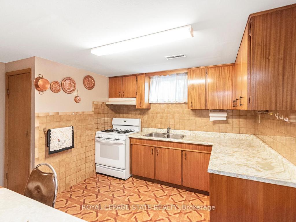 









30


Greeningdon

Drive,
Hamilton,




ON
L9A 3A7


