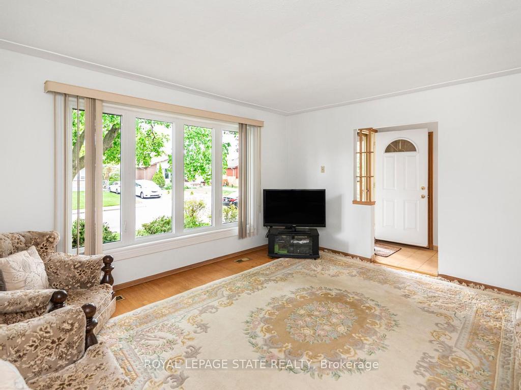 









30


Greeningdon

Drive,
Hamilton,




ON
L9A 3A7

