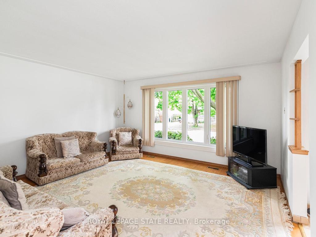 









30


Greeningdon

Drive,
Hamilton,




ON
L9A 3A7

