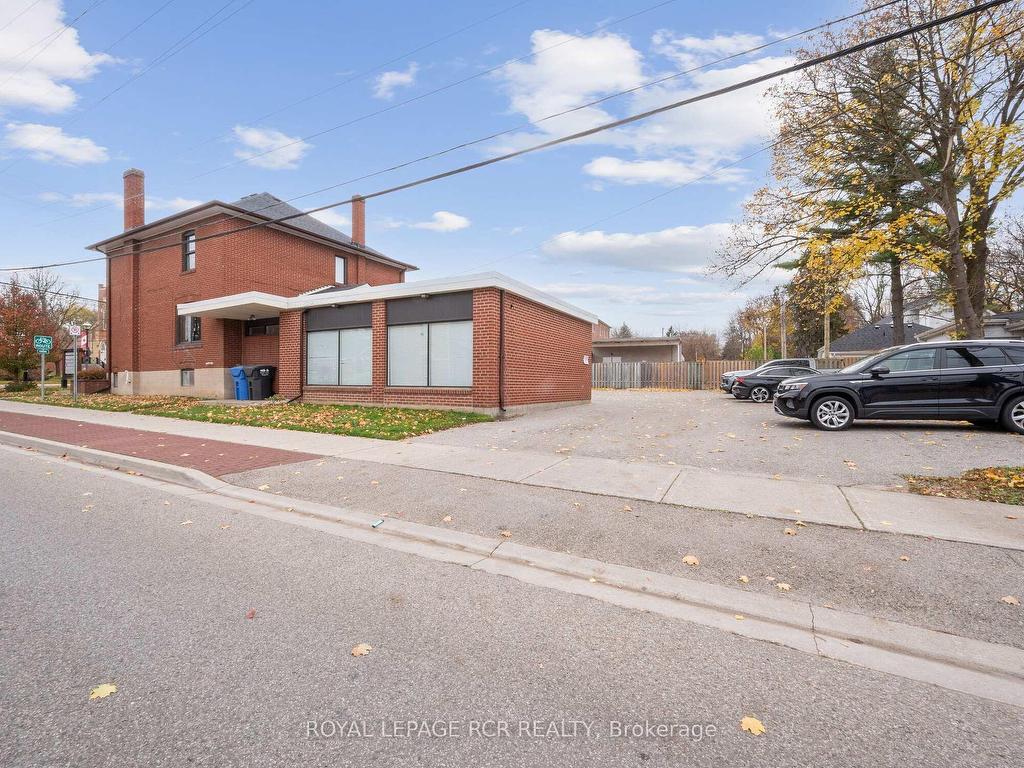 









33


King

Street West, EM2,
Caledon,




ON
L7E 1C7

