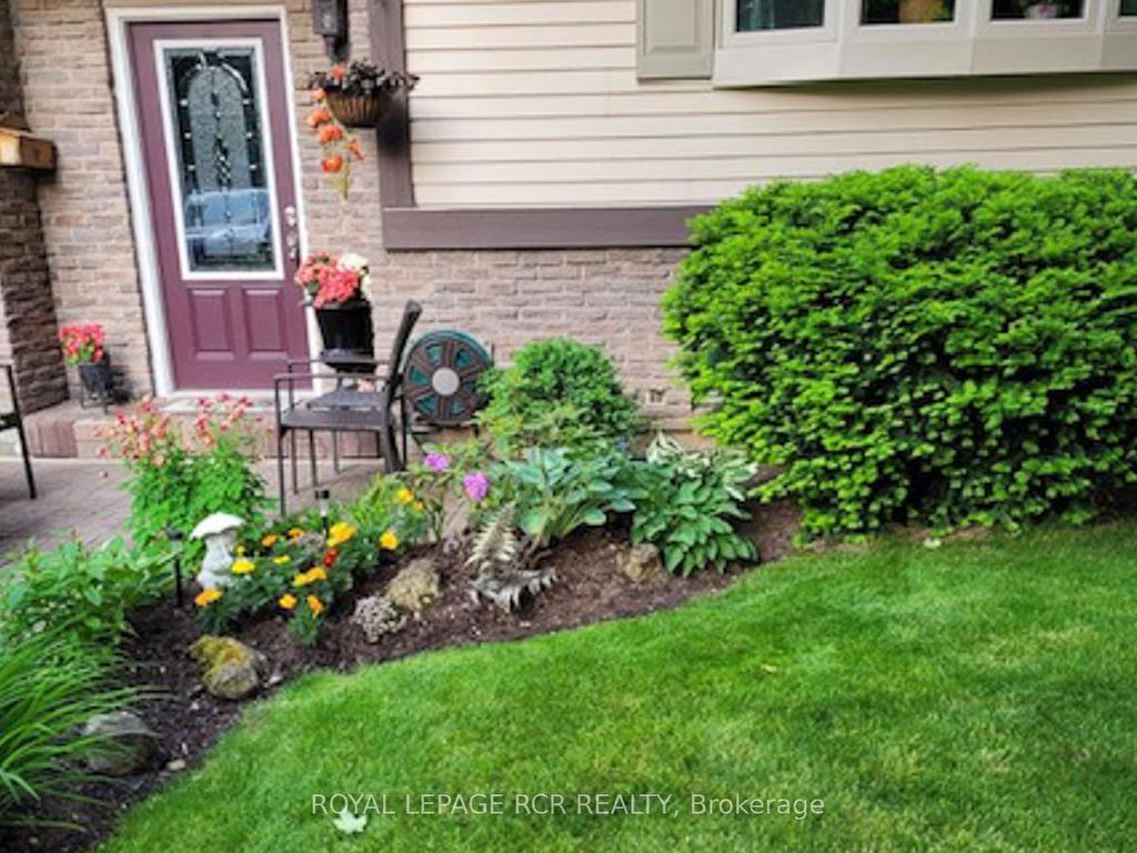 









235


Hibiscus

Court,
Newmarket,




ON
L3Y 5L1

