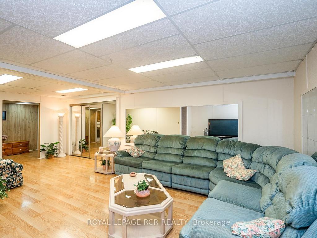 









32


White Bark

Way,
Centre Wellington,




ON
N0B 1J0

