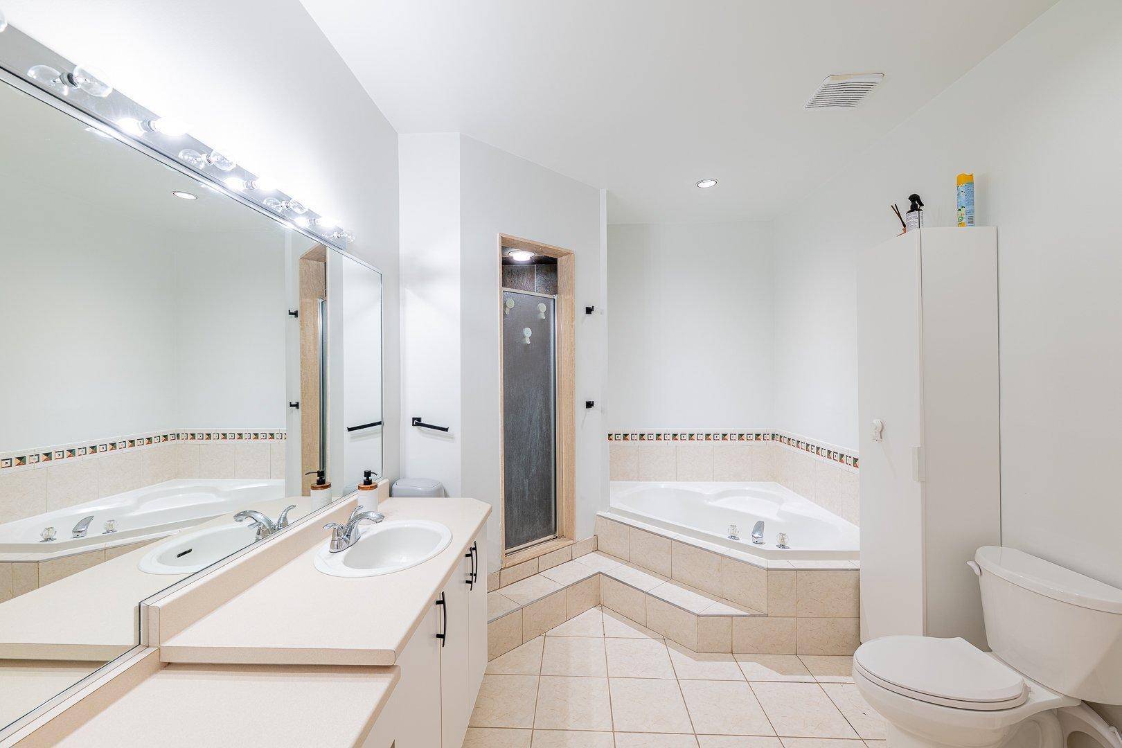 









5873


Rue David-Lewis

,
Côte-Saint-Luc,




QC
H3X3Z9

